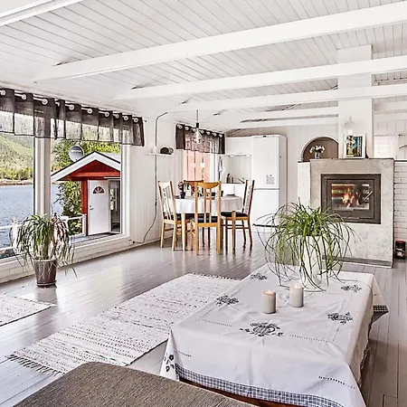 9 Person In Mosvik-by Traum